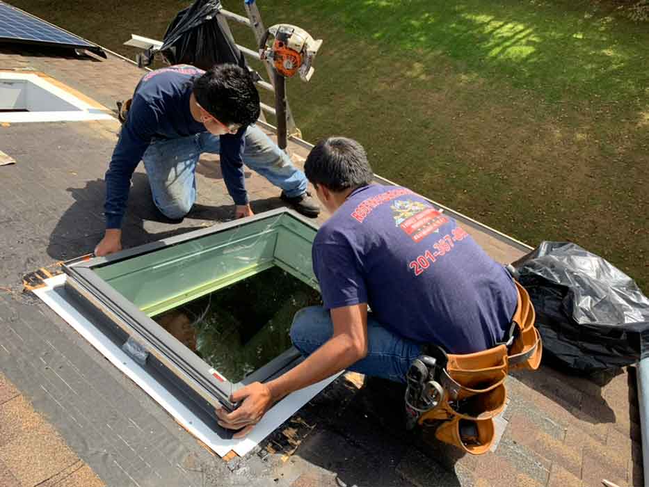 <h2>With years of experience in skylight replacement and leak repair in Fort Lee, NJ</h2>